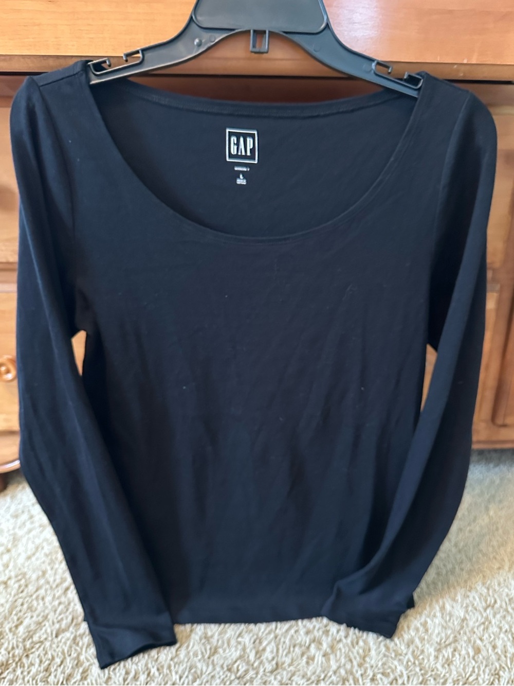 GAP SCOOP NECK MODERN T